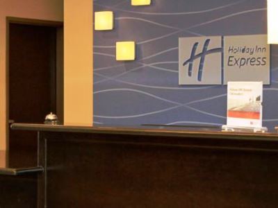Express & By Ihg Floresville
